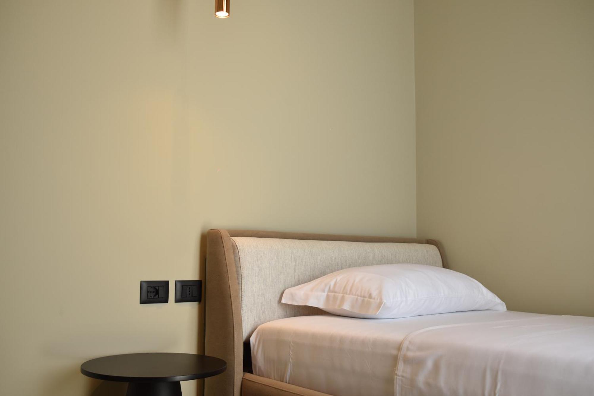 Nuna Hotel Radhimë Quarto foto